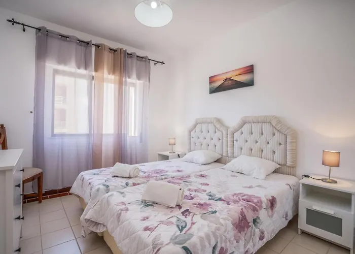 Holiferias Amoreira Mar Lägenhet *